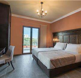 8 bedroom luxury villa with pool near Koutsounari, sleeps 16